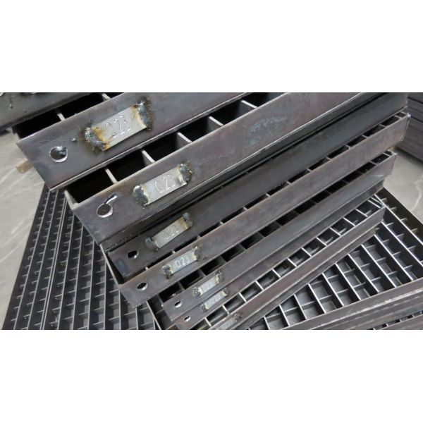Corrosion Resistance White Steel Metal Walkway Grating Structural Steel Grating