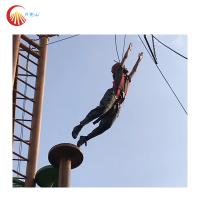 Cordes d'aventure montant le cours extérieur pour le parc de trempoline