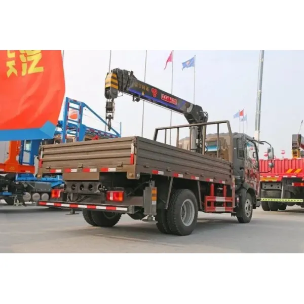 HOWO 4X2 Mini Truck Crawler Crane Capacity 3ton Factory Price for Sale