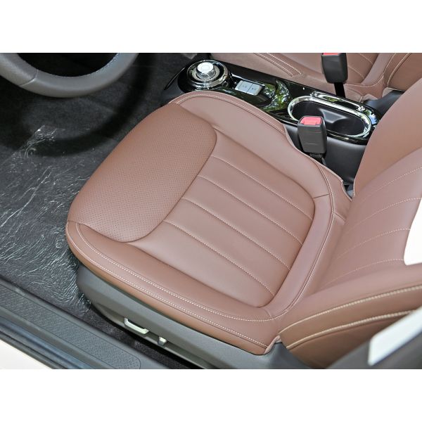 White Wuling Binguo Véhicule électrique Voiture compacte Autonomie de 410 km