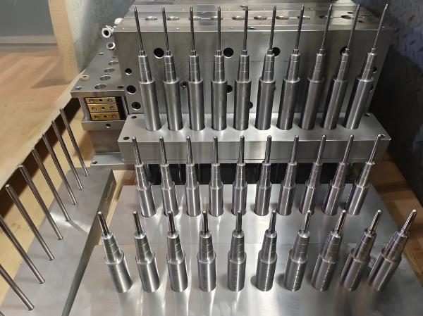 200 Mm Injection Stroke Pp Bottles Plastic Injection Equipment For Personal Care Products