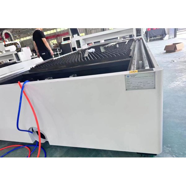 1000w 2000w Máquina de corte por láser de fibra de CNC AX3015 para acero al carbono Acero inoxidable Aluminio