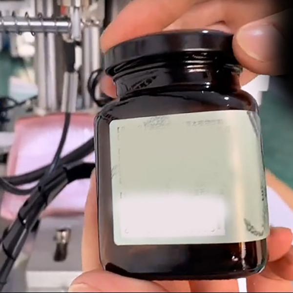 Máquina de rotulagem semiautomática de garrafas de vidro com capacidade de rotulagem frontal e posterior
