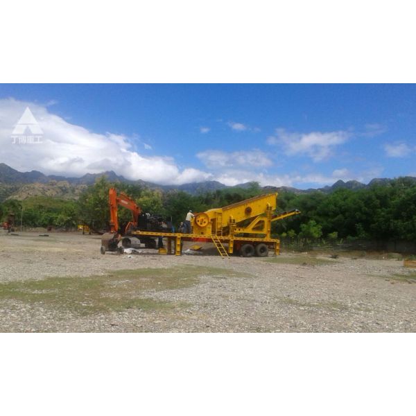 Under Technical Guidance Installation 50-300 T/H Limestone Granite Impact Crusher