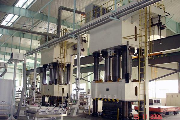 800T Servo Hydraulic Molding Press For Plumbing Fixture Four Columns Frame
