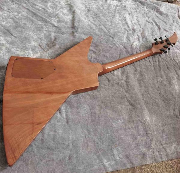 Rosewood Fingerboard Sun Inlays Fingerboard Electric Guitar in Brown with Black Hardware