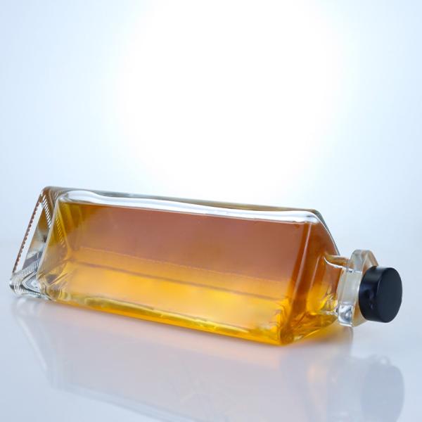 Material de base Vidro 750 ml Design 3 lados Vidro garrafa de licor para whisky gin rum