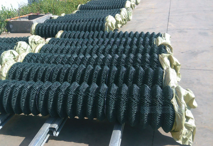 Покрашенный Pvc покрыл корозию загородки ячеистой сети звена цепи провода 2.0mm анти-