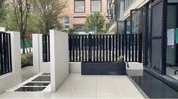 Portões tubulares de entrada ao ar livre 12FT lança superior porta deslizante de alumínio preto