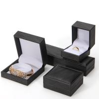 Caja de joyería de cuero PU con forro beige 2022 paquete de joyería con caja de anillo impresa a medida