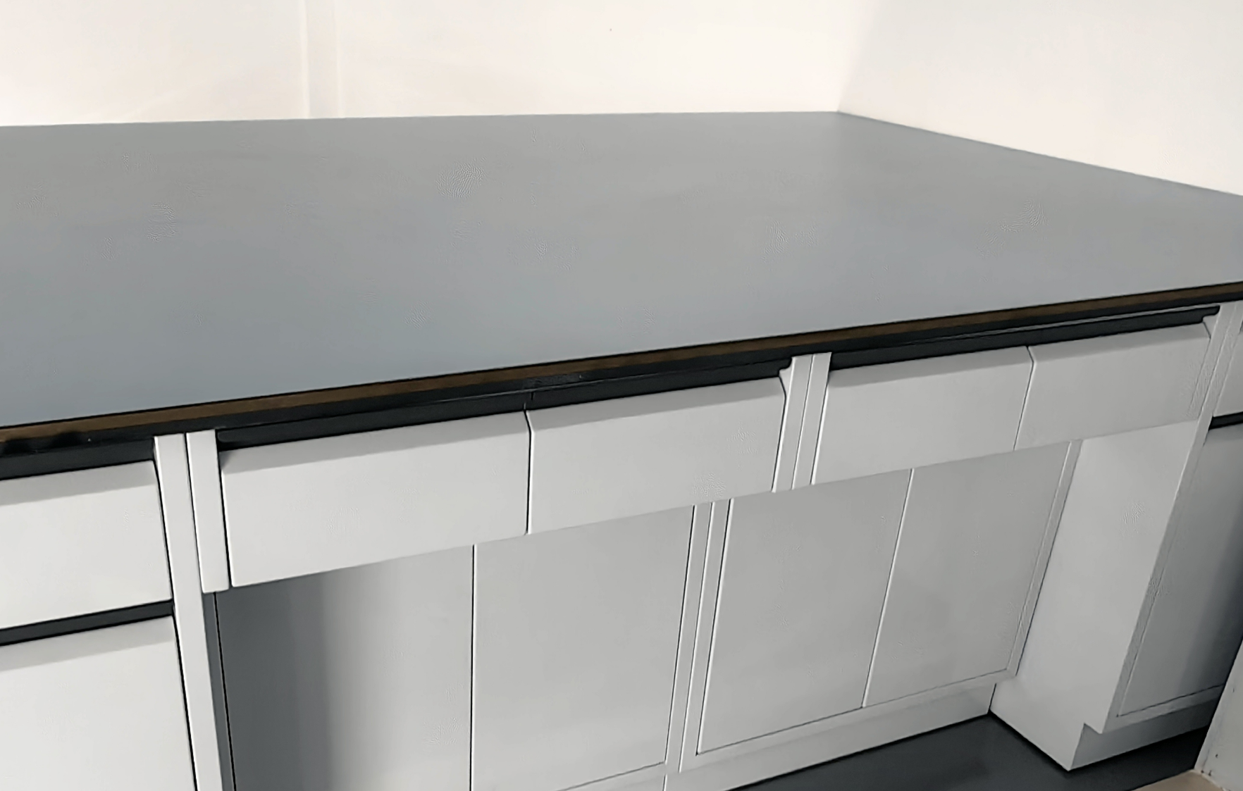 Ergonomic Laboratory Benches Heavy Duty Modular Laboratory Furniture With Epoxy Coated Steel