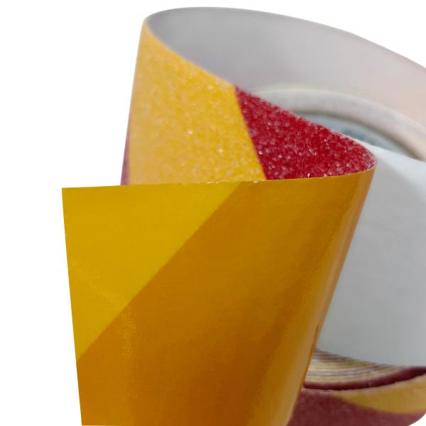 O dobro amarelo vermelho colore a escada que do PVC de 50MMx5M a fita antiderrapagem geou a segurança desliza não