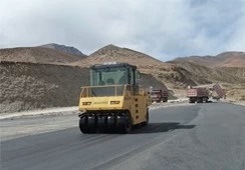 SR26T / SR30T Pneumatic Road Building Machines 26 Ton / 30 Ton Wheel Tire Road Roller Equipment