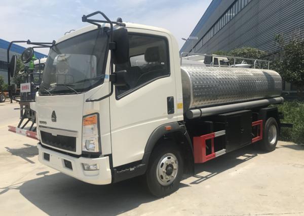 Caminhão de petroleiro de aço inoxidável da água de Sinotruk HOWO 4x2 RHD 5000L