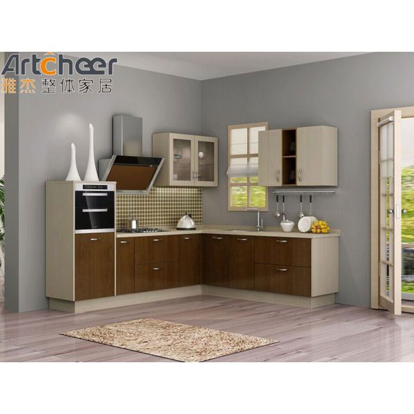 Cubierto de la cocina moderno para el hogar contemporáneo