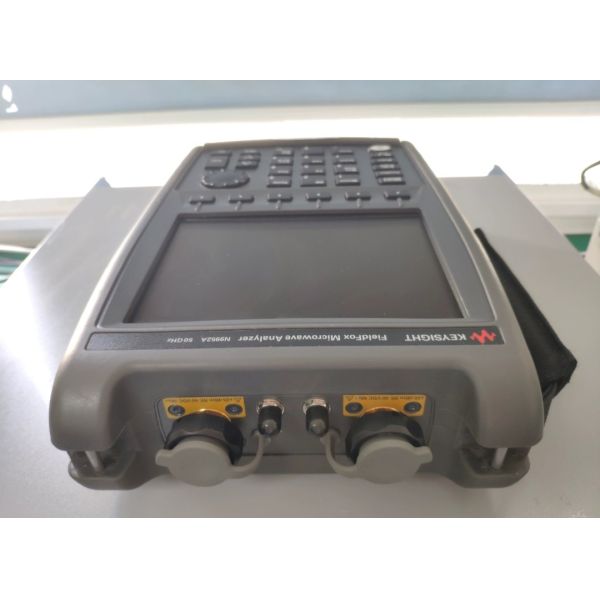 Portable Keysight Agilent N9952A FieldFox Handheld Microwave Analyzer with 50 GHz and Vector Network Analyzer