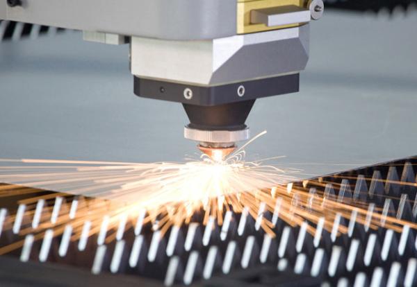Water Cooling CNC Laser Metal Cutting Machine 4000W Z32 Control System