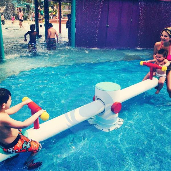 Os jogos de Aqua Park Toy Swimming Pool das crianças do equipamento do jogo da água molham o pulverizador da balancê