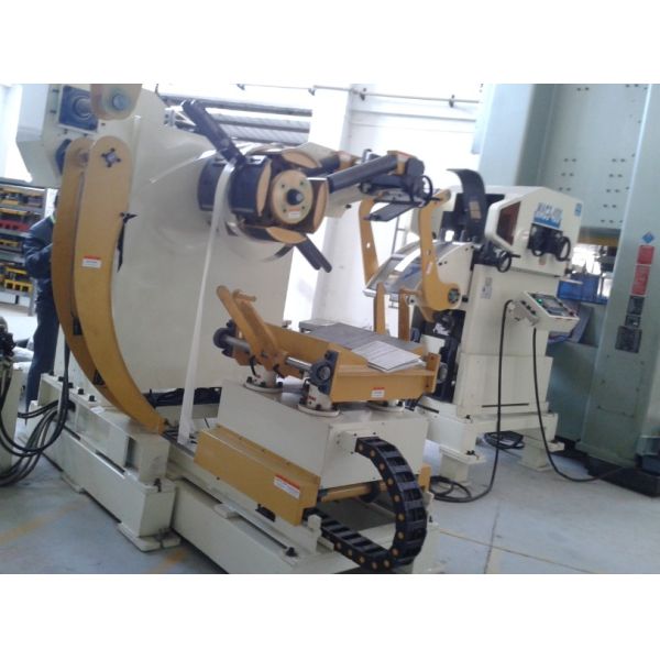 Arrolle la línea que esconde con Decoiler y la máquina del alimentador del rollo de la enderezadora/Nc