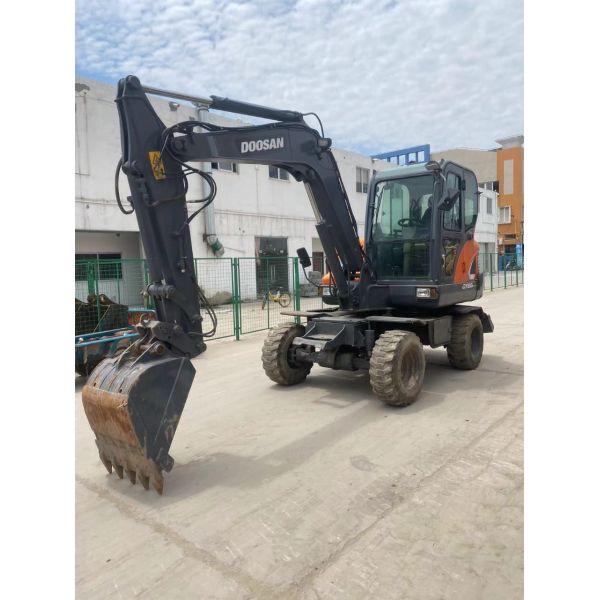 Вторая рука Doosan DX60 колесный экскаватор 42,5 кВт двигатель номинальная мощность