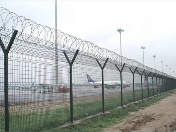 Pvc soldado anti corrosão da altura de Mesh Fence 2.5m do fio revestido para o aeroporto