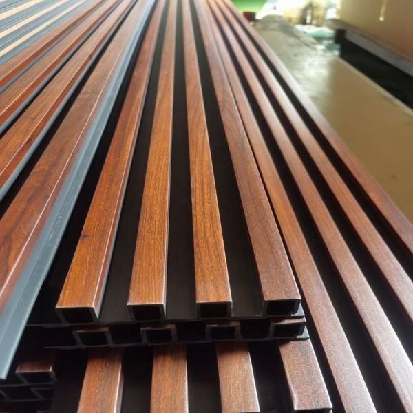 Panneau mural décoratif en WPC avec fonction imperméable à l'eau