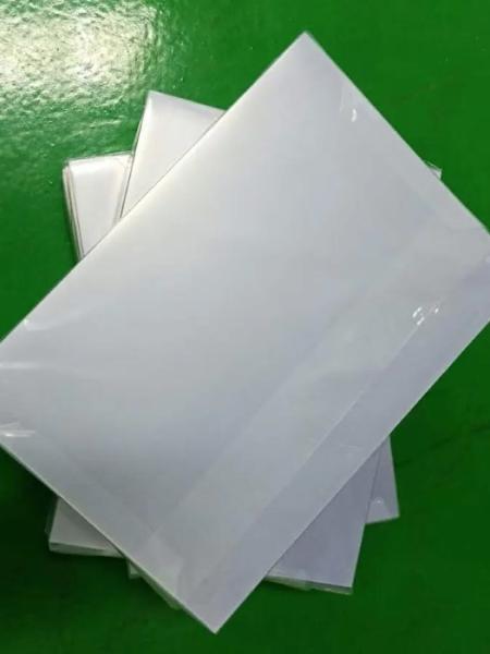 50 microns / 0,05 mm Film de revêtement en PVC transparent pour la production de cartes