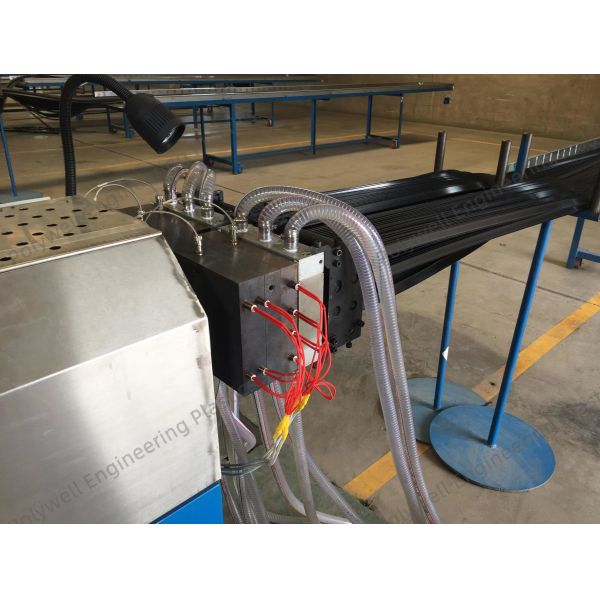 Пластиковая формируя одиночная обработка зерен прессуя машины PA66GF25 винта