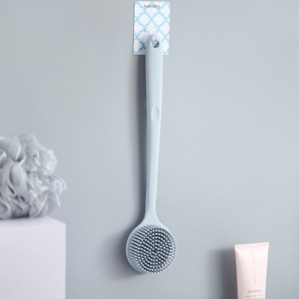 Deslize não a escova macia colorida do chuveiro do silicone da massagem da cerda