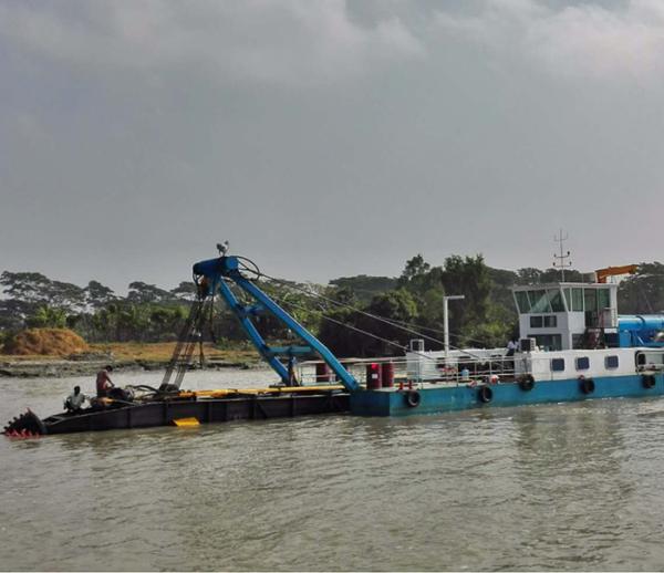Capacity 150-180m3/h Main Engine 294KW 10 Inch Suction Sand Pumping Boat Dredged 10 Meters Deep For Small Rivers