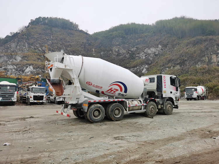 Используемая тележка конкретного смесителя Sinotruk 10 Cbm хорошего состояния