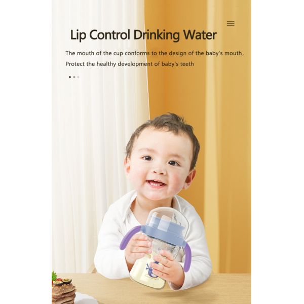 Une tasse pour 7 mois avec poignée