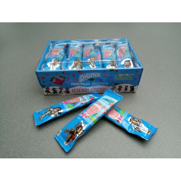 Корова формирует леденец на палочке Stawberry молока и конфету леденца на палочке вкуса молока с дневными ручками