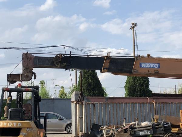 used 30ton kato rough terrian crane KR300 originally made in japan , just used for 5000 hrs , very good condition