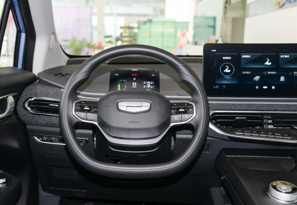 Компактный 5-дверный 4-местный автомобиль Geely Geely Geometry C 2022 400KM Lanmei Pro