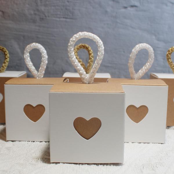 Caja de caramelos de papel Kraft de amor con cordón Blanco Caja de embalaje de caramelos Kraft cuadrado