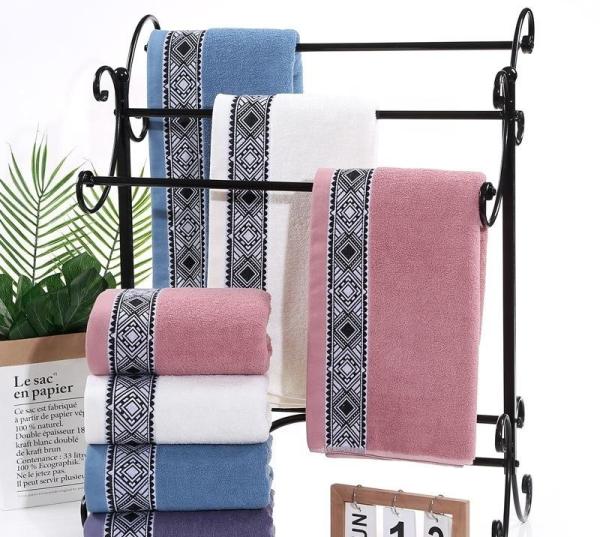 Plain Dyed Jacquard Pattern High Set Bath Towel Made of 100% Pure Cotton Material