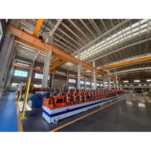 Máquina automática de conformado de rodillos para montaje de paneles solares