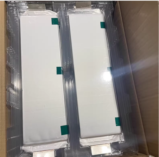 3.7v NMC Lithium Ion Pouch Cell Rechargeable Lithium Polymer Battery 61Ah 63Ah Cell E61