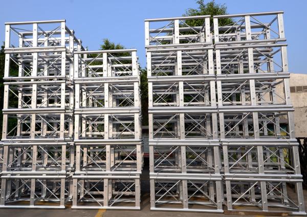 Hot Dip Galvanized 650mm Mast Section With Rack For Construction Site