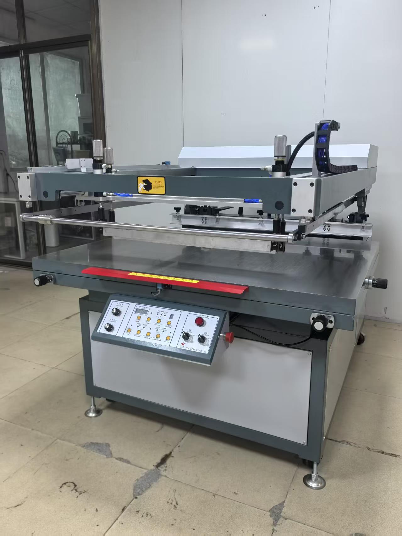 Semi-automatic Swing Arm Screen Printing Machine with Swing-up Arm Structure, Adjustable Printing Speed, and Pneumatic Driving System
