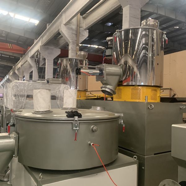 6mm WT Stainless Plastic Mixer Machine With Natural Exhaust Vacuum System