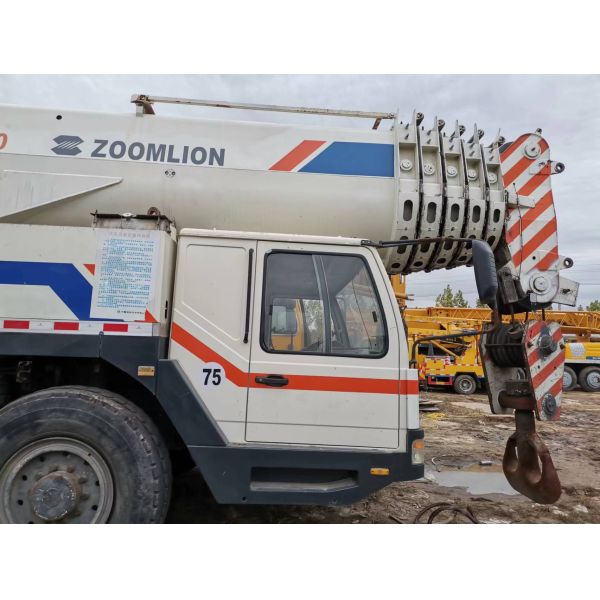 ZOOMLION QAY180 Truck Crane Mobile Crane 70000 kg for Chinese Construction Market