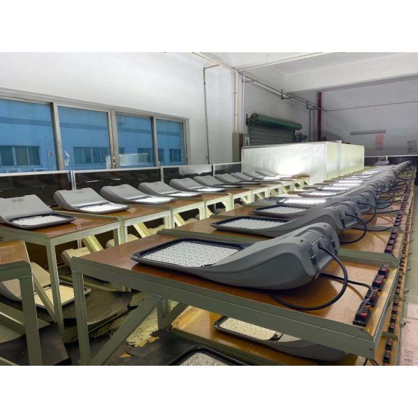 100w IP68 Waterproof LED Street Lights 4mm Thick Tempered glass Cover