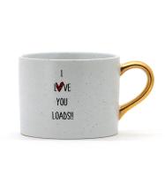 Une tasse blanche, une poignée en or, une tasse de vaisselle, une tasse de café en céramique, une tasse pour la fête des mères, une tasse de thé.