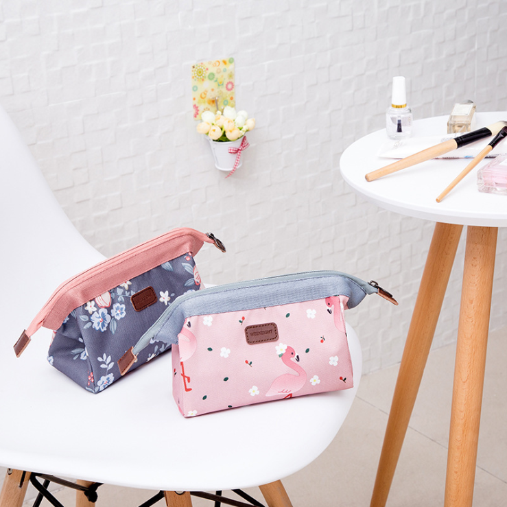 Fashion Hanging Cosmetic Bag With Zipper Toiletry Bag Lady Cute Portable