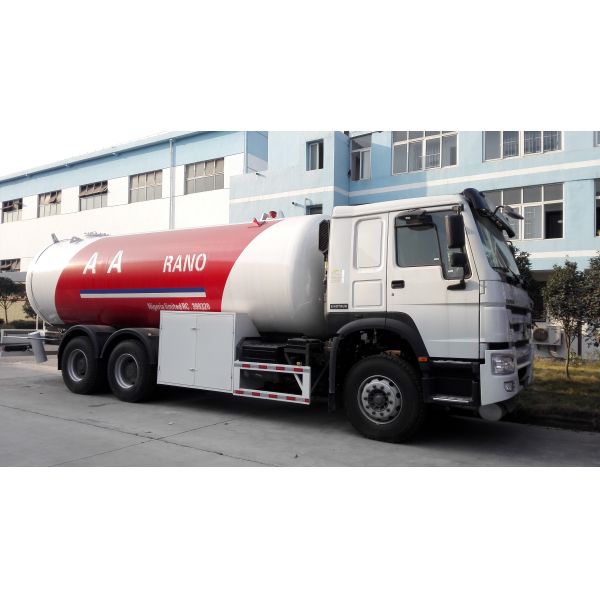 High Capacity LPG Gas Tanker Truck Howo 20000L 10 Ton Customized Color