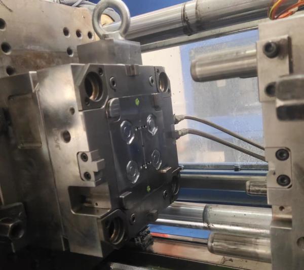 High Precious OEM Service SKD61 Plastic Injection Mold 300000-500000 Shots For Molding Parts
