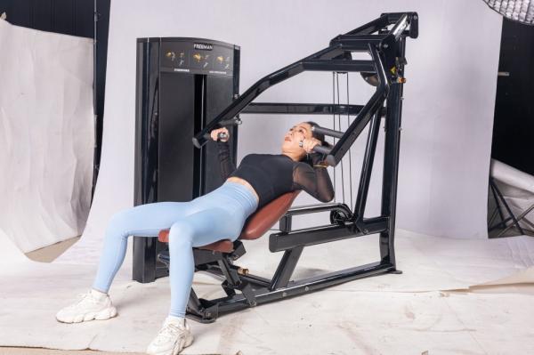Équipement de remise en forme en intérieur commercial: machine multi-presse à broches pour la musculation et l'entraînement de la poitrine et des épaules