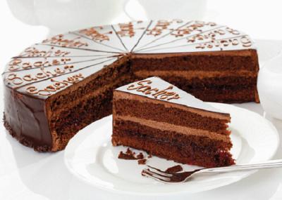 A torta da gema endurece o emulsivo do produto comestível com vida útil mais longa
